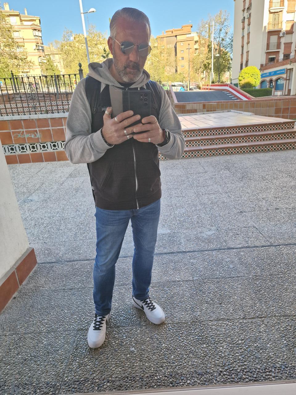 614164070: Chico busca chica en Granada