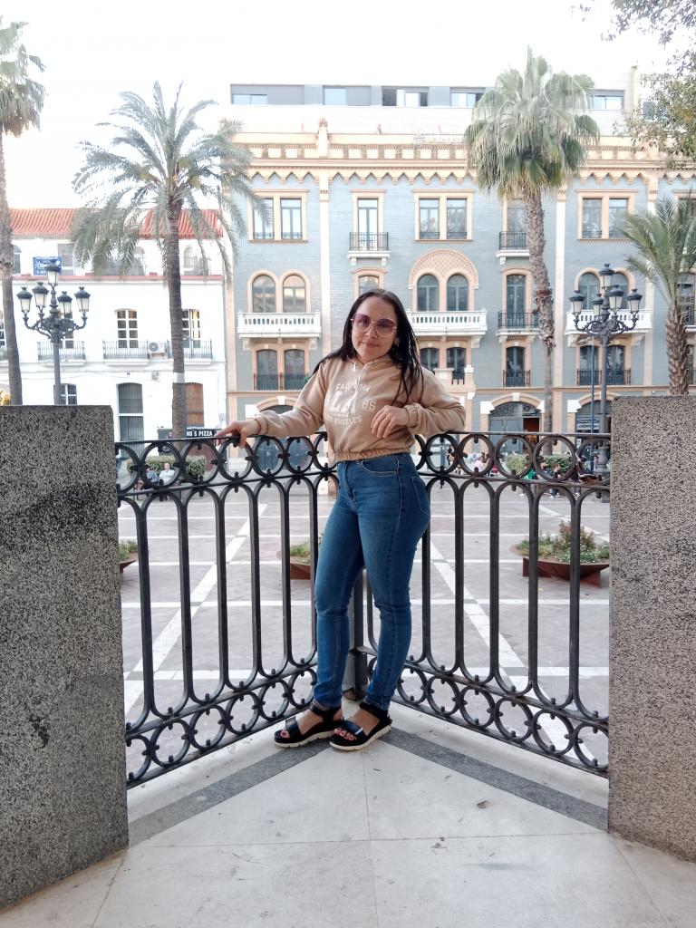 658359621: Chica busca chico en Cádiz