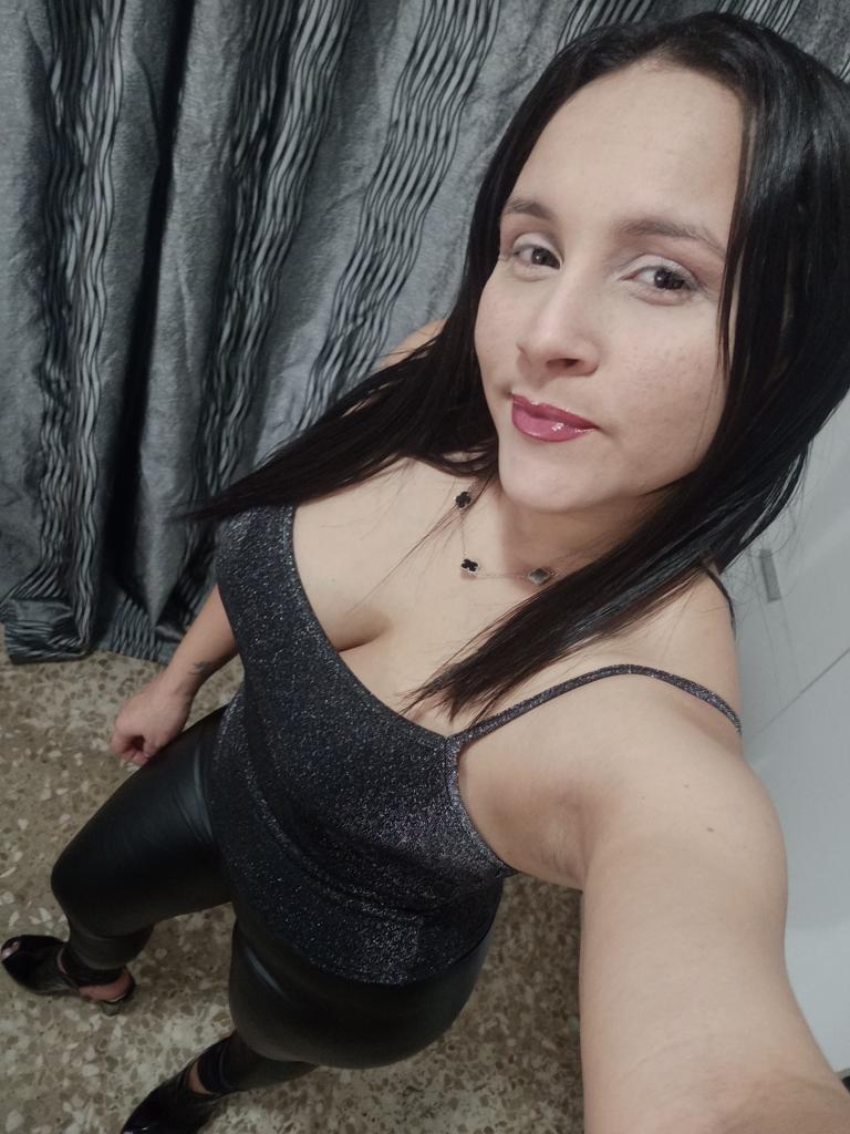 658359621: Chica busca chico en Cádiz