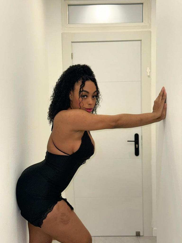 633498883: Chica busca chico en Badajoz