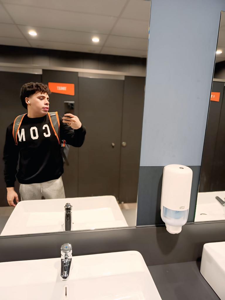 Chico busca chica en Granada: 