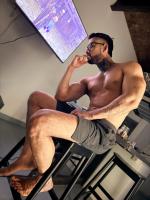 647045713: Chico busca chica en Barcelona