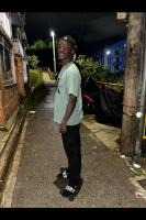 613871164: Chica busca chico en Madrid