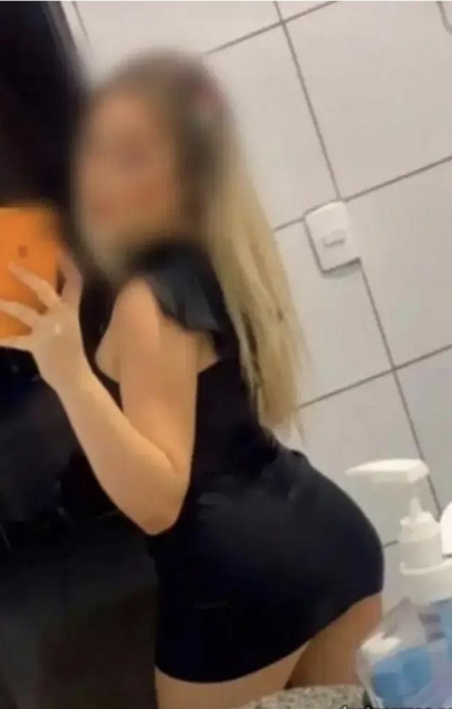 Chica busca chico en La Coruña: Chica busca chico