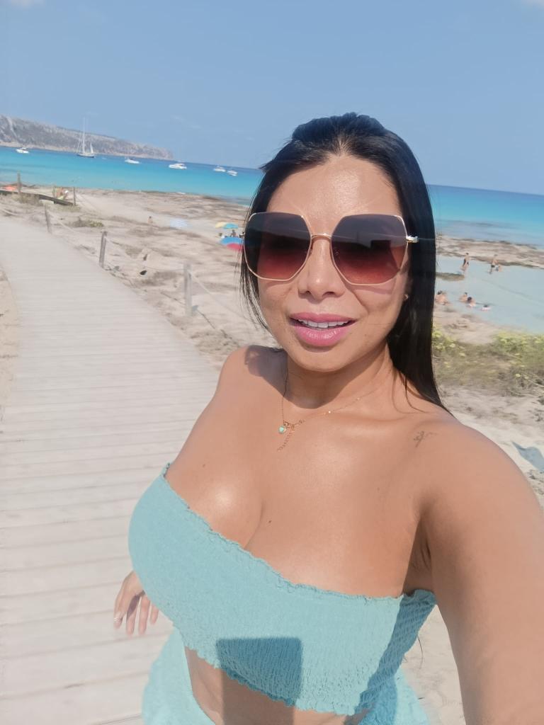 Chica busca chico en Ibiza: 