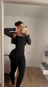 677928086: Chica busca chico en Barcelona
