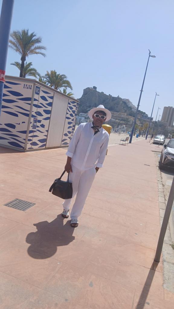 624588659: Chica busca chico en Alicante