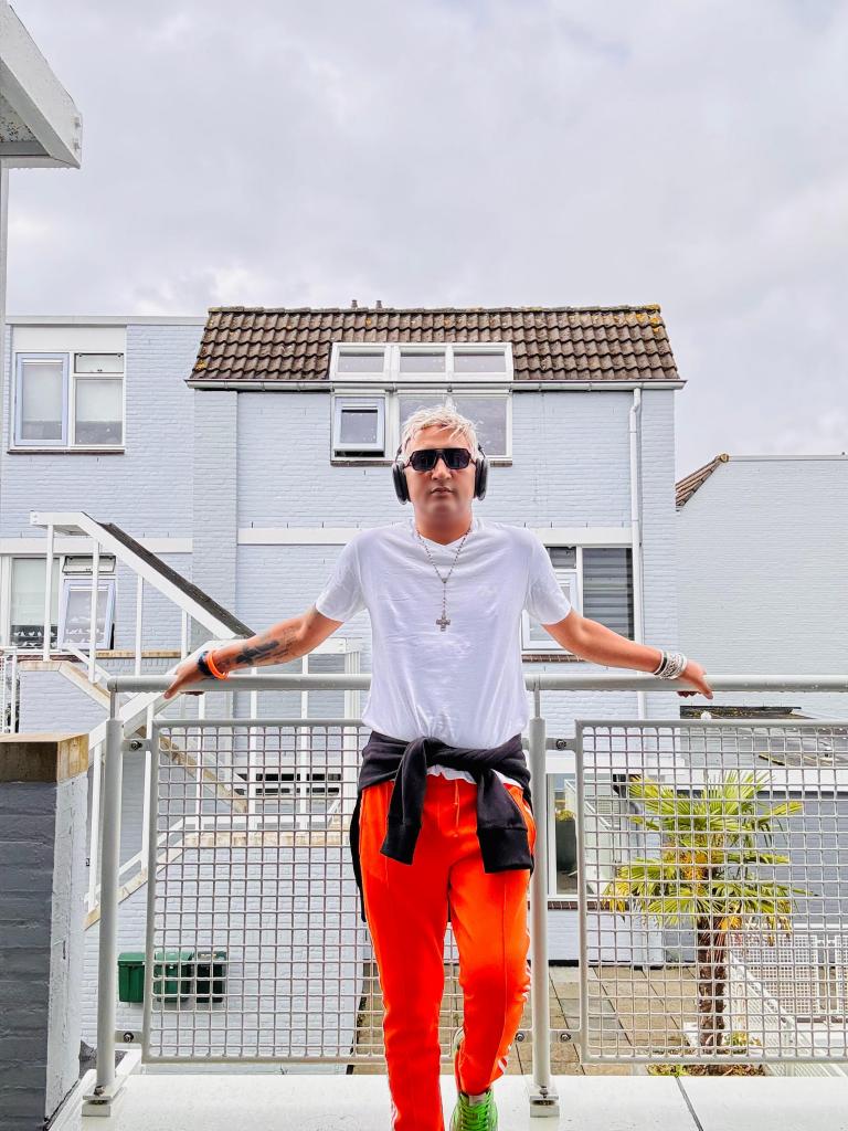 608259318: Chico busca chica en Barcelona