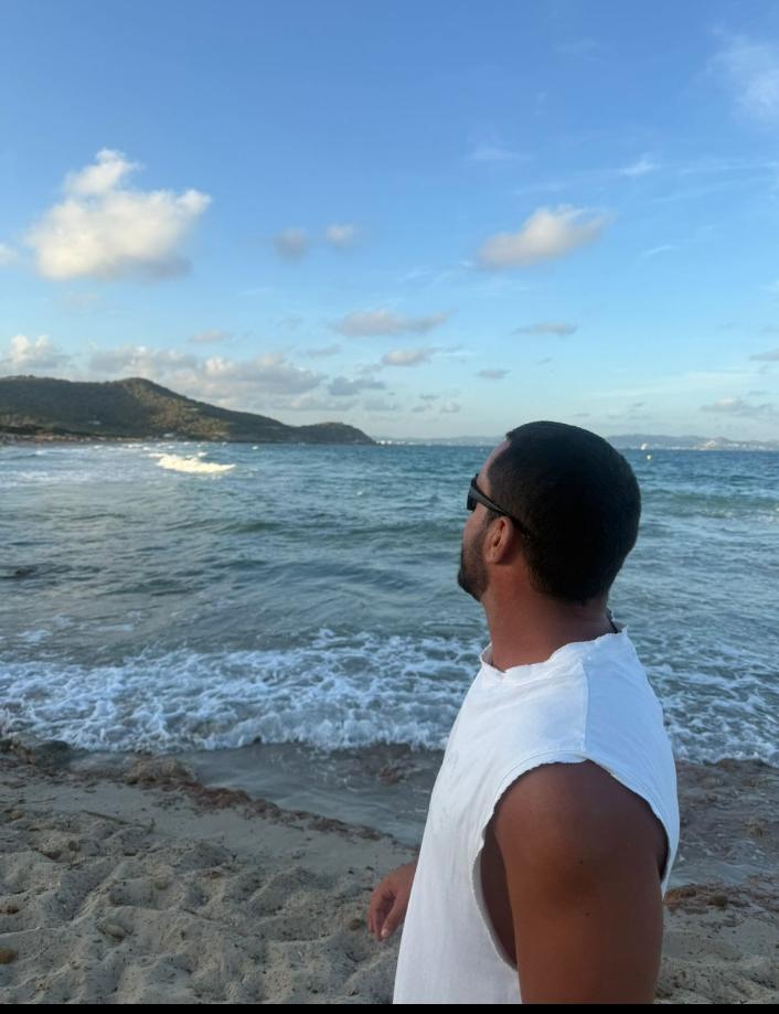 624154273: Chico busca chica en Ibiza