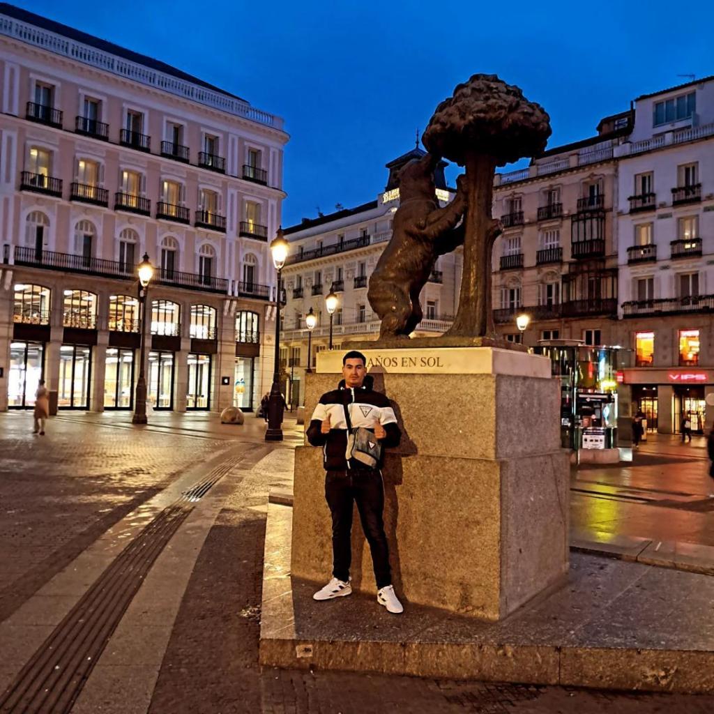 Chico busca chica en Granada: 