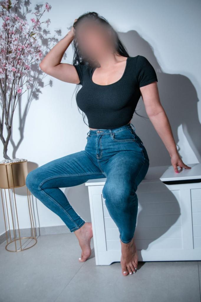 641990193: Chica busca chico en Madrid