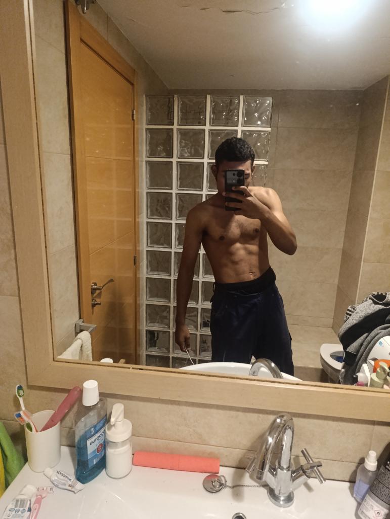 631906792: Chico busca chica en Barcelona