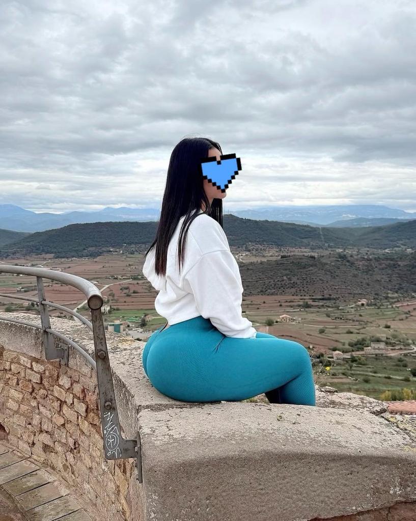 631514491: Chica busca chico en La Coruña