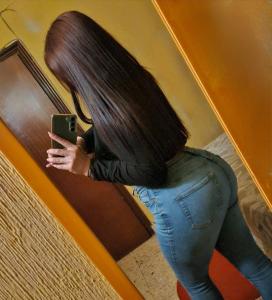 643977609: Chica busca chico en Sevilla