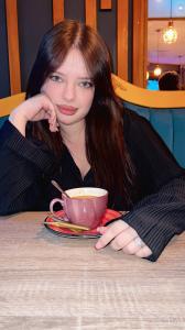 644730088: Chica busca chico en Madrid