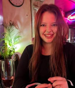644730088: Chica busca chico en Madrid