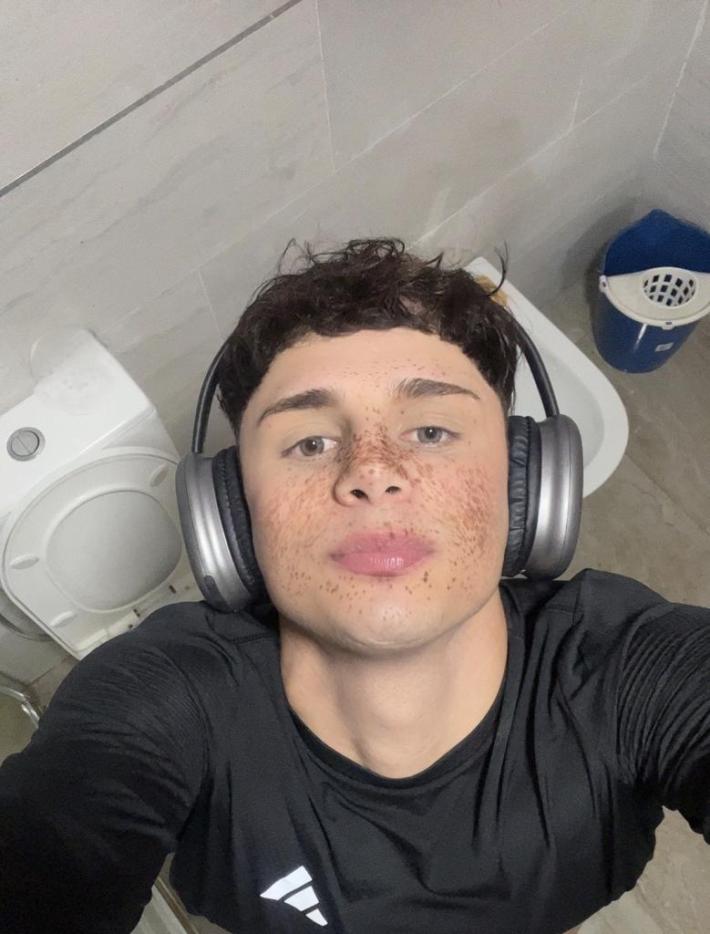 Chico busca chica en Sevilla: 