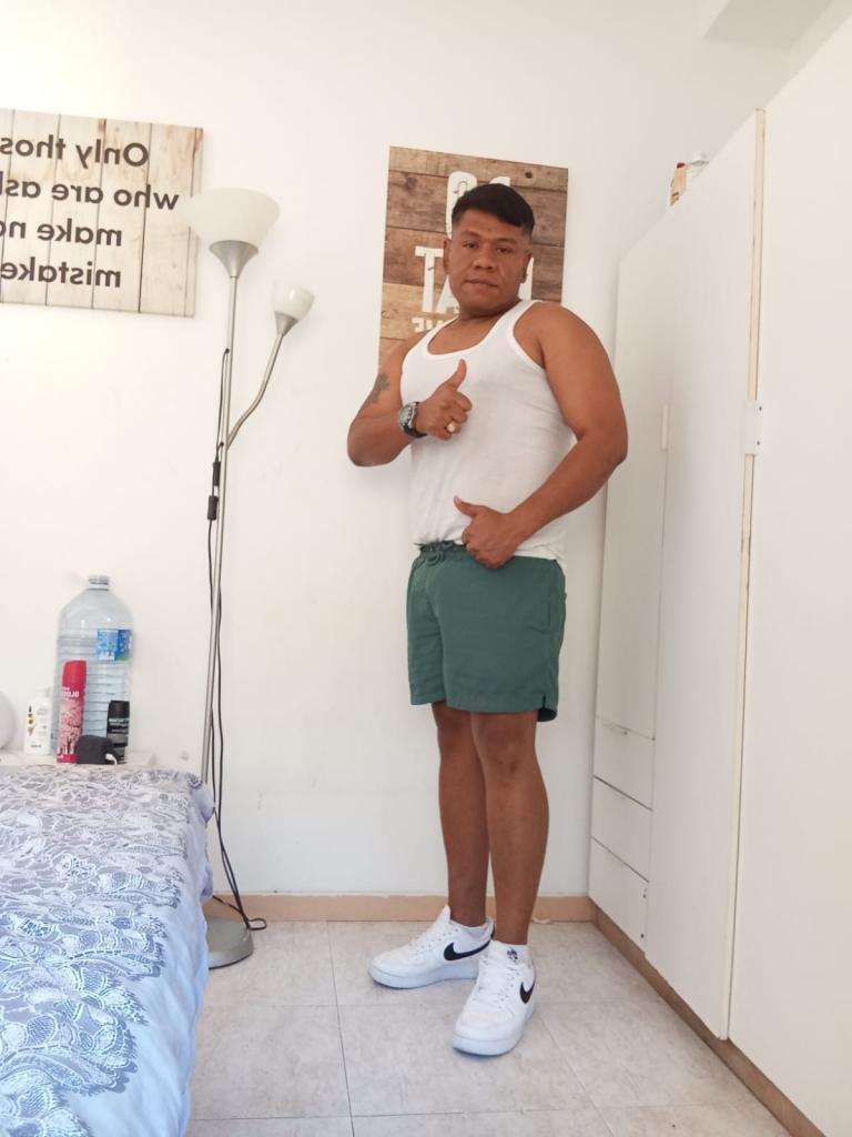 614687916: Chico busca chica en Barcelona