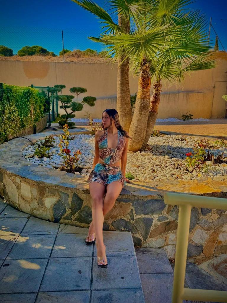 664874220: Chica busca chico en Madrid