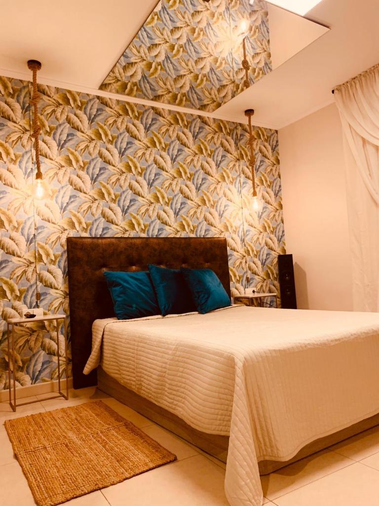 664874220: Chica busca chico en Madrid