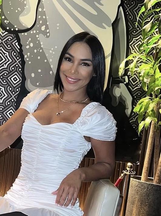 613792147: Chica busca chico en Barcelona