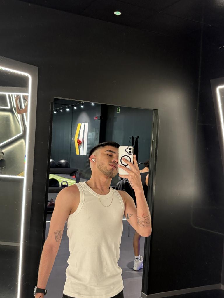 742063903: Chico busca chica en Alicante