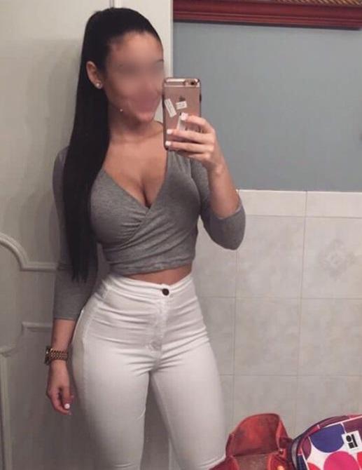 697498811: Chica busca chico en Almería