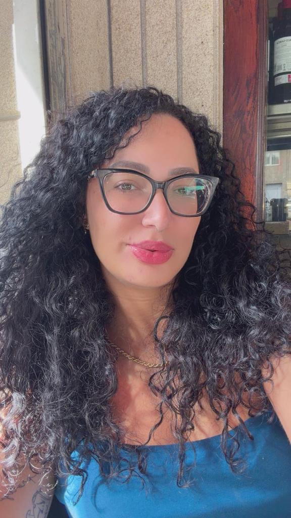 613677079: Chica busca chico en Lugo