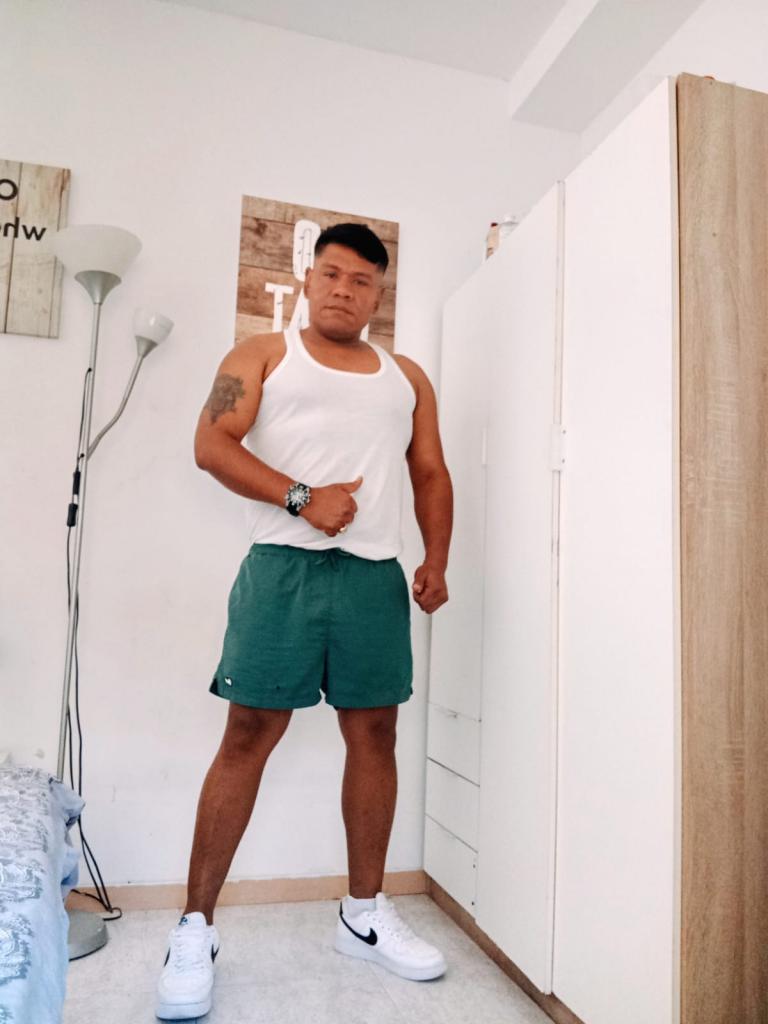 614687916: Chico busca chica en Barcelona