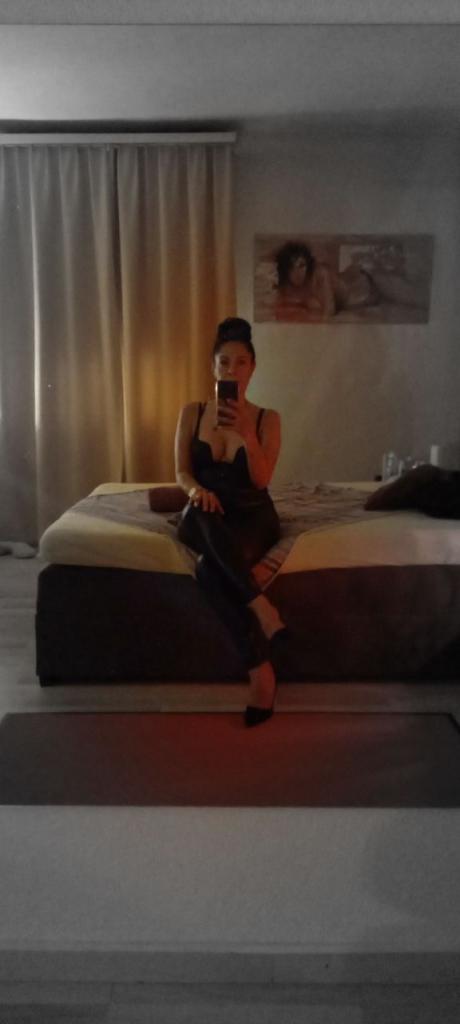 613693633: Chica busca chico en Málaga