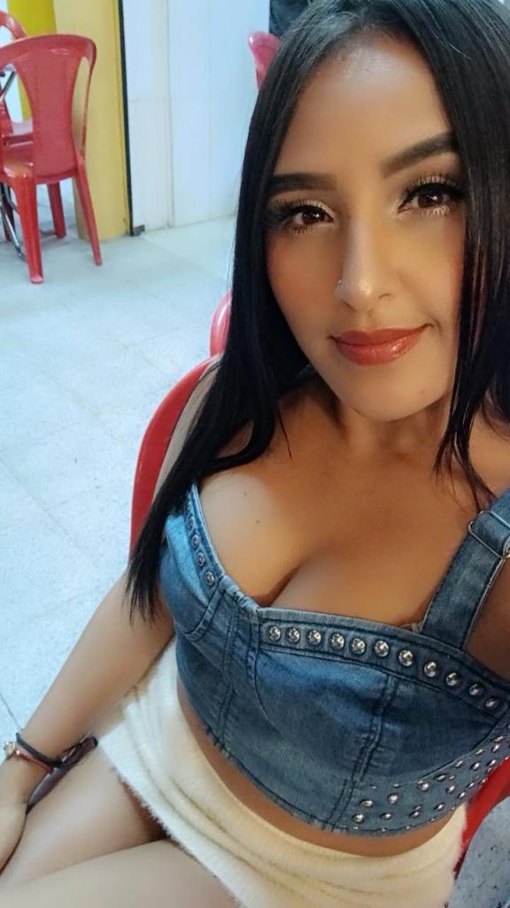 742025985: Chica busca chico en Valencia