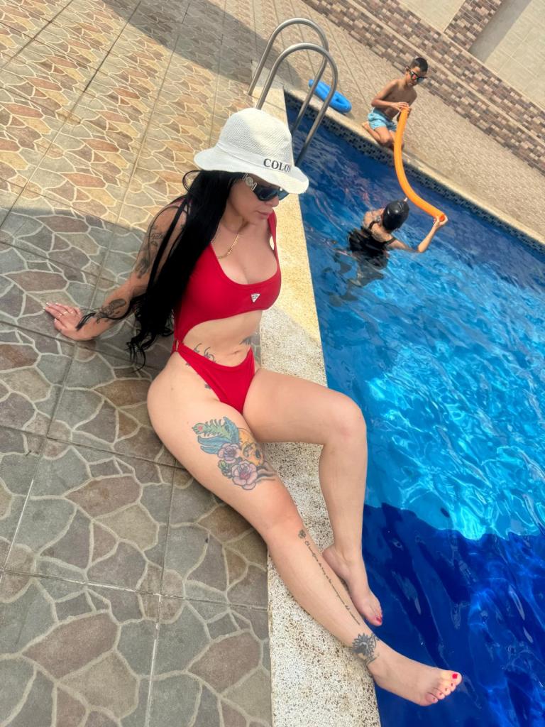 Chica busca chico en Ibiza: 