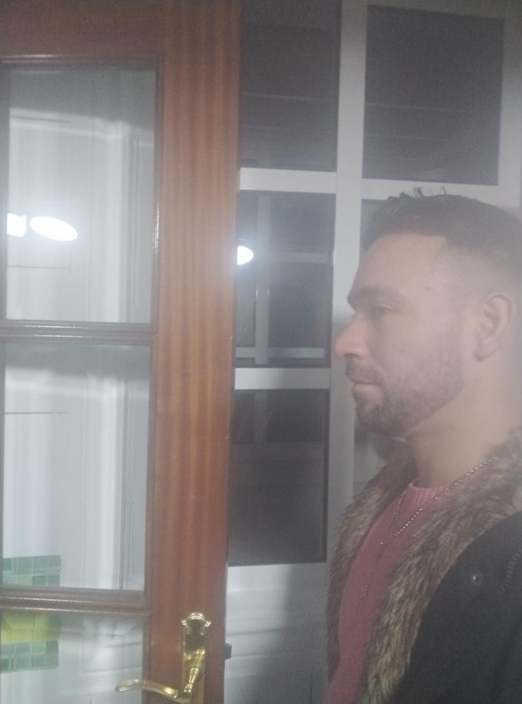 627935668: Chico busca chica en La Coruña