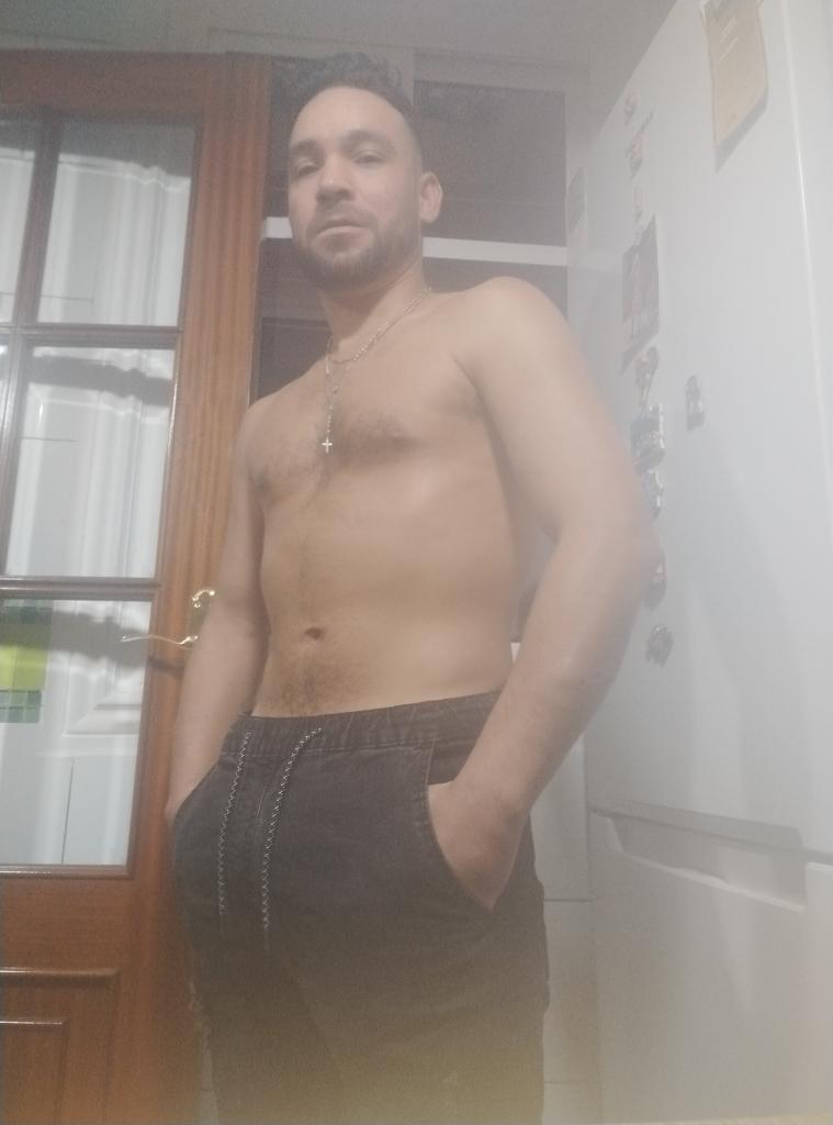 627935668: Chico busca chica en La Coruña