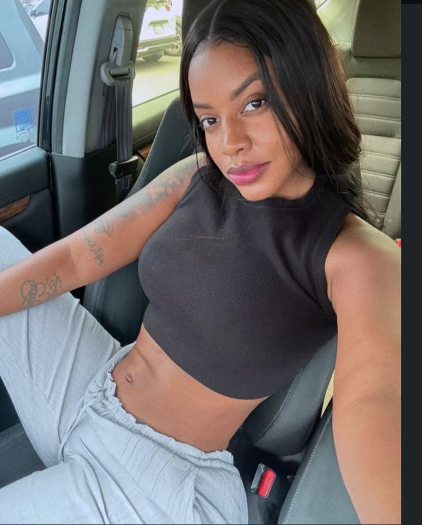 664085854: Chica busca chico en Sevilla