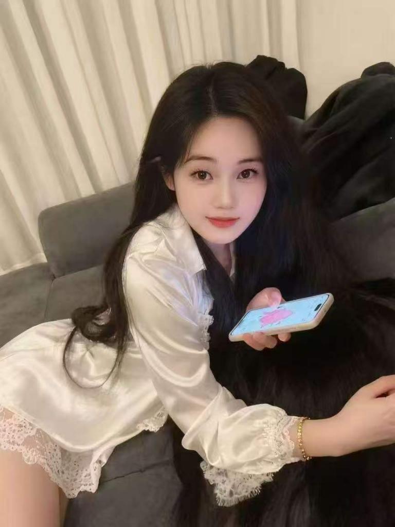 624744945: Chica busca chico en Valencia