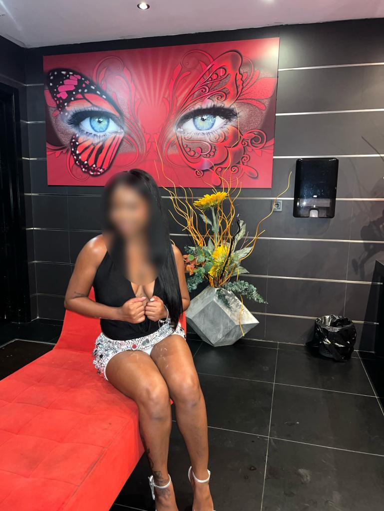 632037316: Chica busca chico en Sevilla