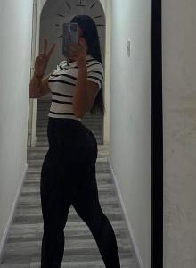 613575917: Chica busca chico en Barcelona