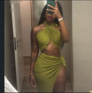 664085854: Chica busca chico en Sevilla