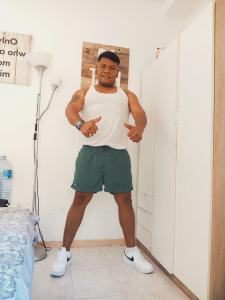 614687916: Chico busca chica en Barcelona