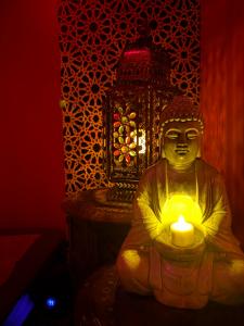 697550630: Chica busca chico en Madrid