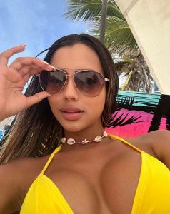 677375078: Chica busca chico en Barcelona