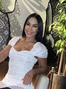 613792147: Chica busca chico en Barcelona