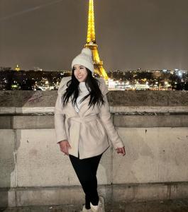 643745367: Chica busca chico en Sevilla