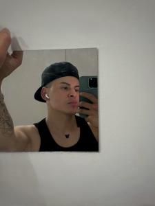 698461472: Chico busca chica en Barcelona