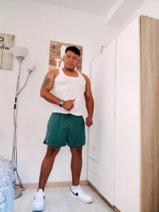 614687916: Chico busca chica en Barcelona