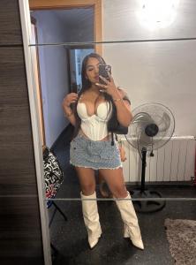 677313714: Chica busca chico en Barcelona