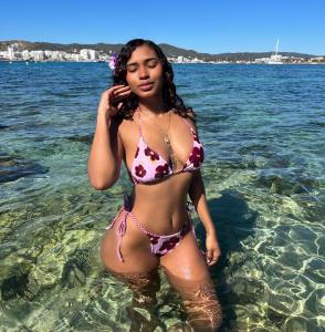 617824495: Chica busca chico en Ibiza