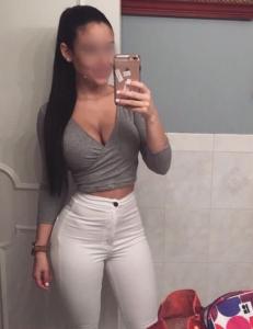 697498811: Chica busca chico en Almería