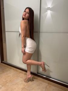 617129092: Chica busca chico en Barcelona